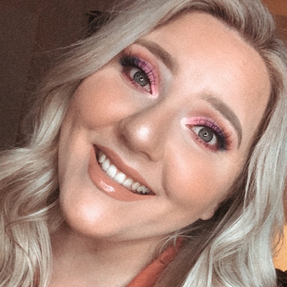 Meet your Posher, Abigail - Picture 1 of 1